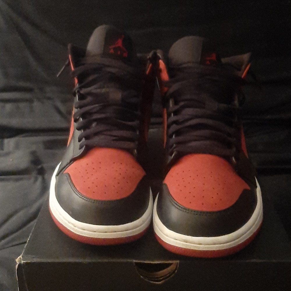 Jordan 1 mid